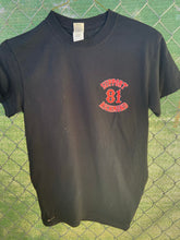 Load image into Gallery viewer, Black t shirt with red support 81 patch
