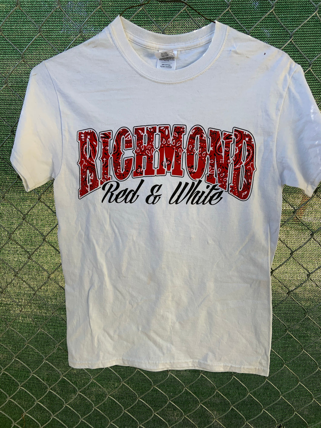 White t shirt with richmond in red bandana